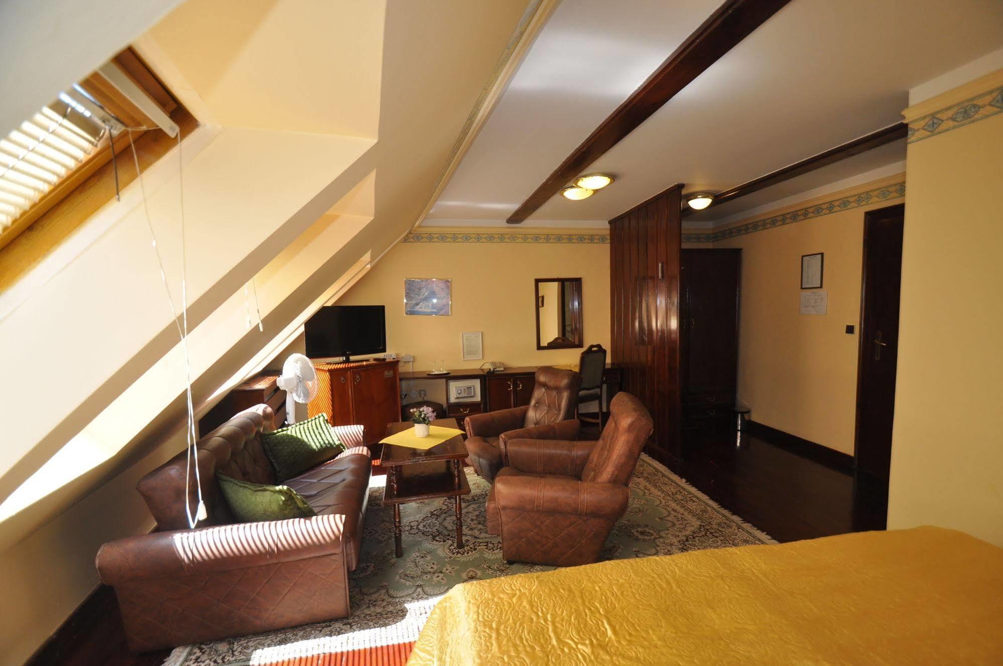 Garni -Hotel Barbakan Levoča Buitenkant foto